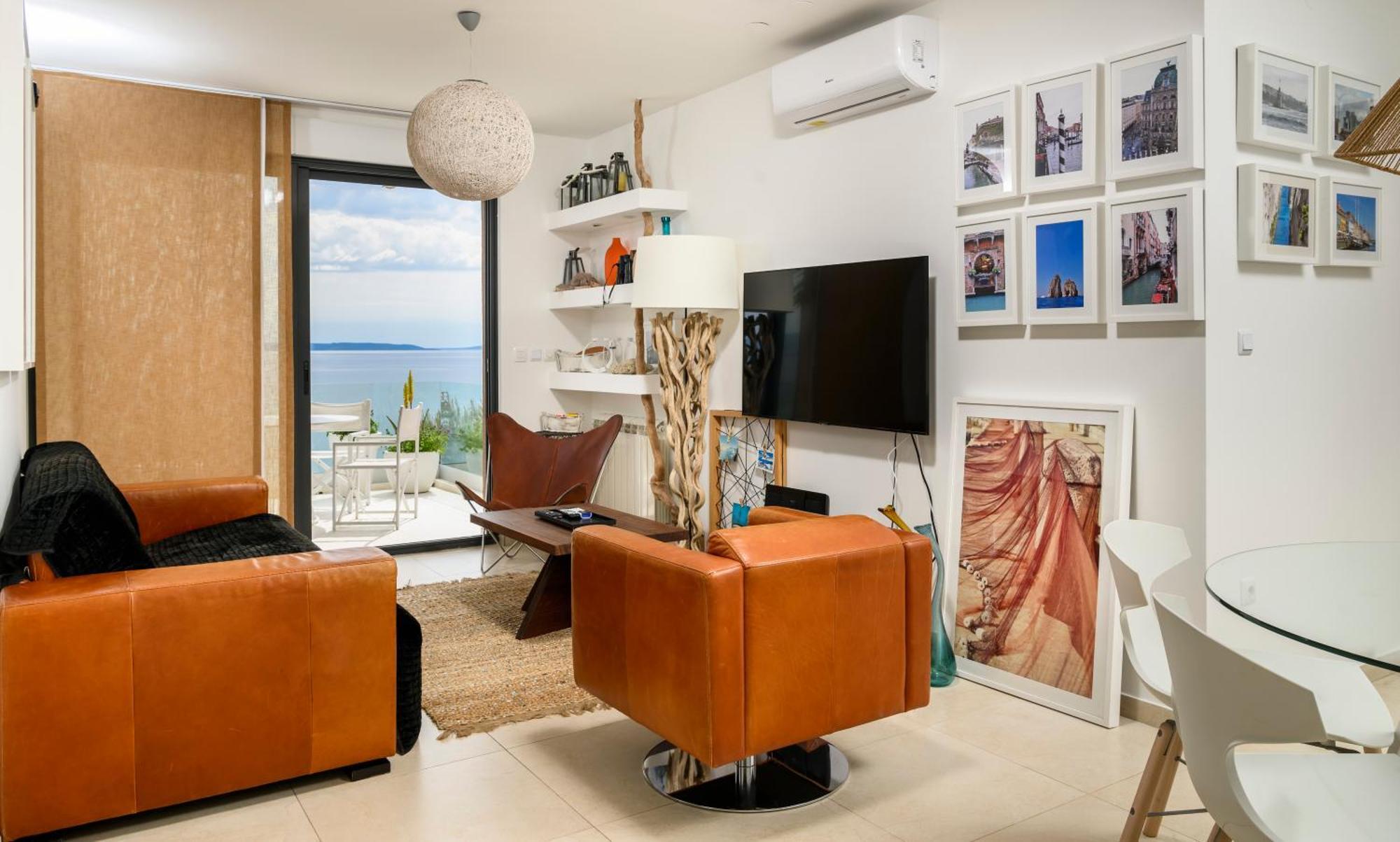 Gallery Luxury Suites & Rooms-Only Adults Split Exterior photo